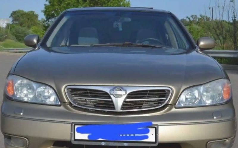 Лобовое стекло на Nissan Maxima